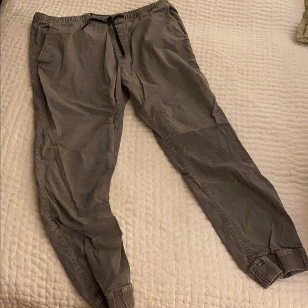 American Eagle pants gray
